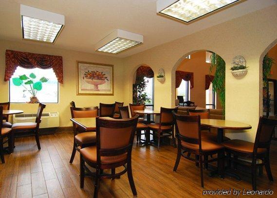 Quality Inn & Suites Пайн-Блафф Ресторан фото